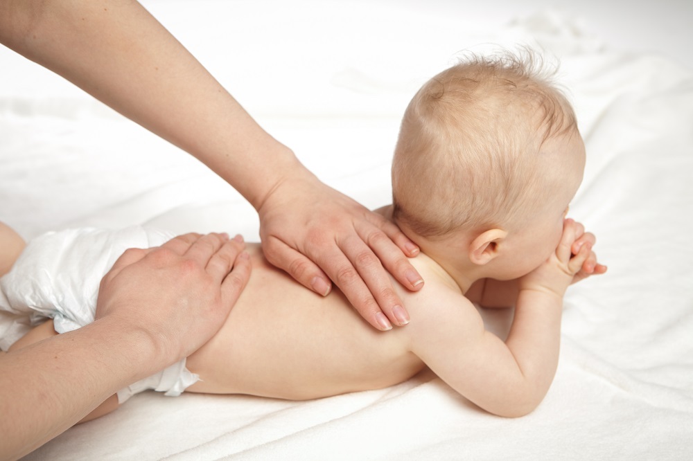 Baby bei der Massage