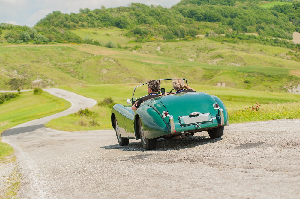Cabriolet Oldtimer auf der Landstrasse