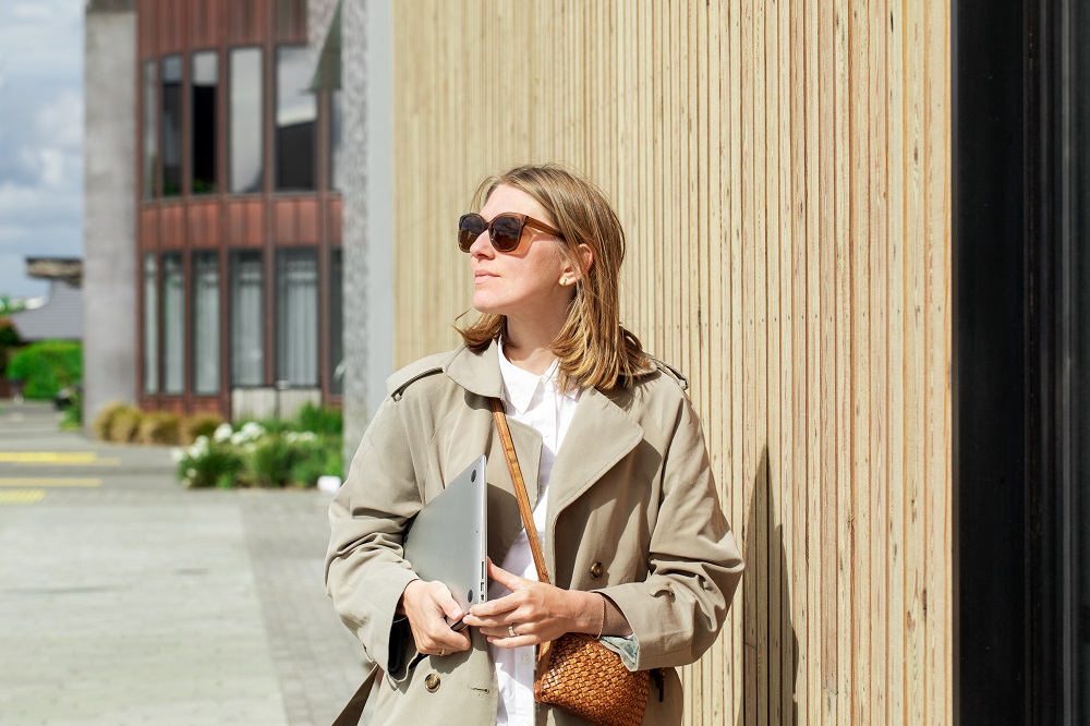 Businessfrau mit Laptop
