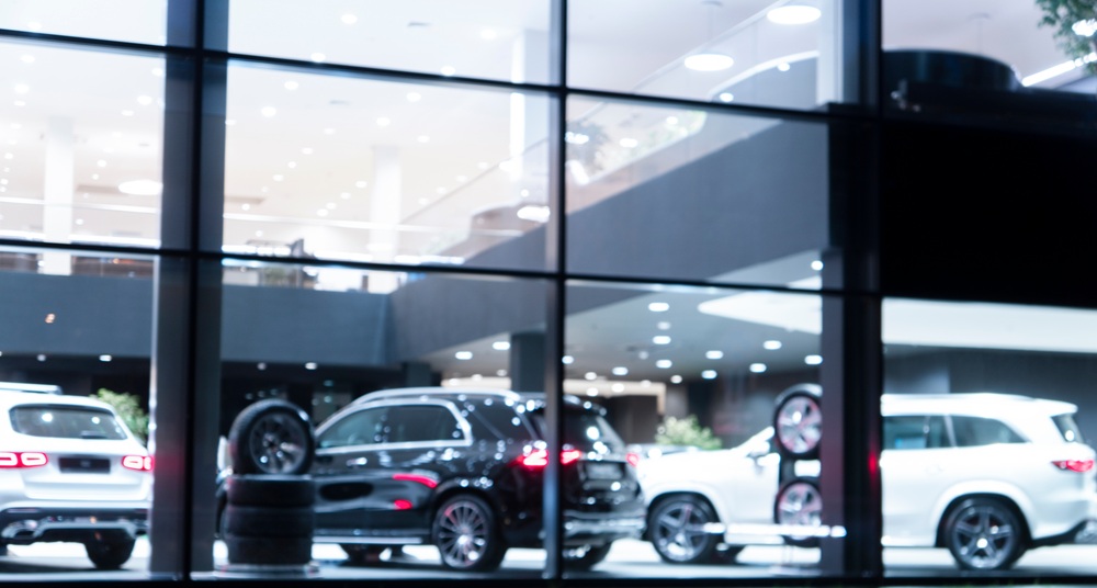 Neuwagen in einem Autohaus