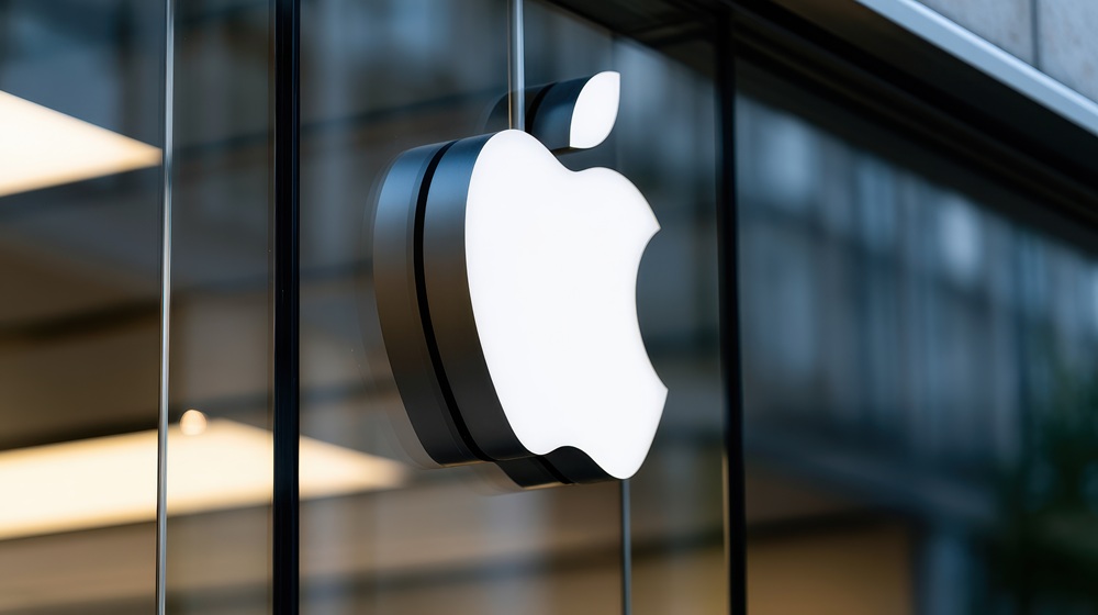 Firmensitz von Apple mit Apple Symbol am Fenster